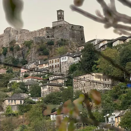 Albanian Oasis شقة Gjirokastër